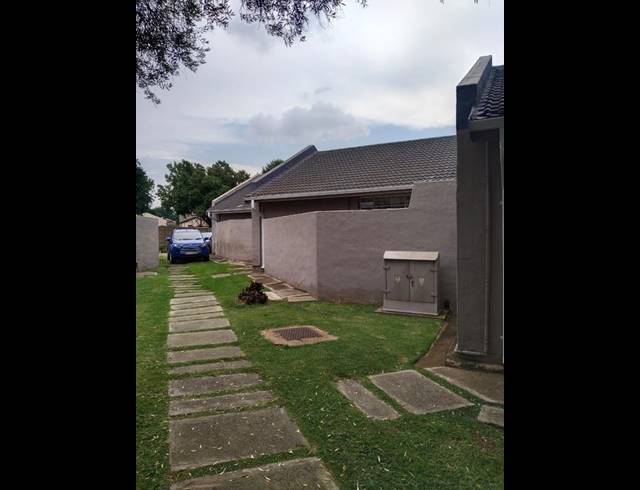 2 BEDROOM TOWNHOUSE FOR SALE IN MEYERTON CENTRAL
